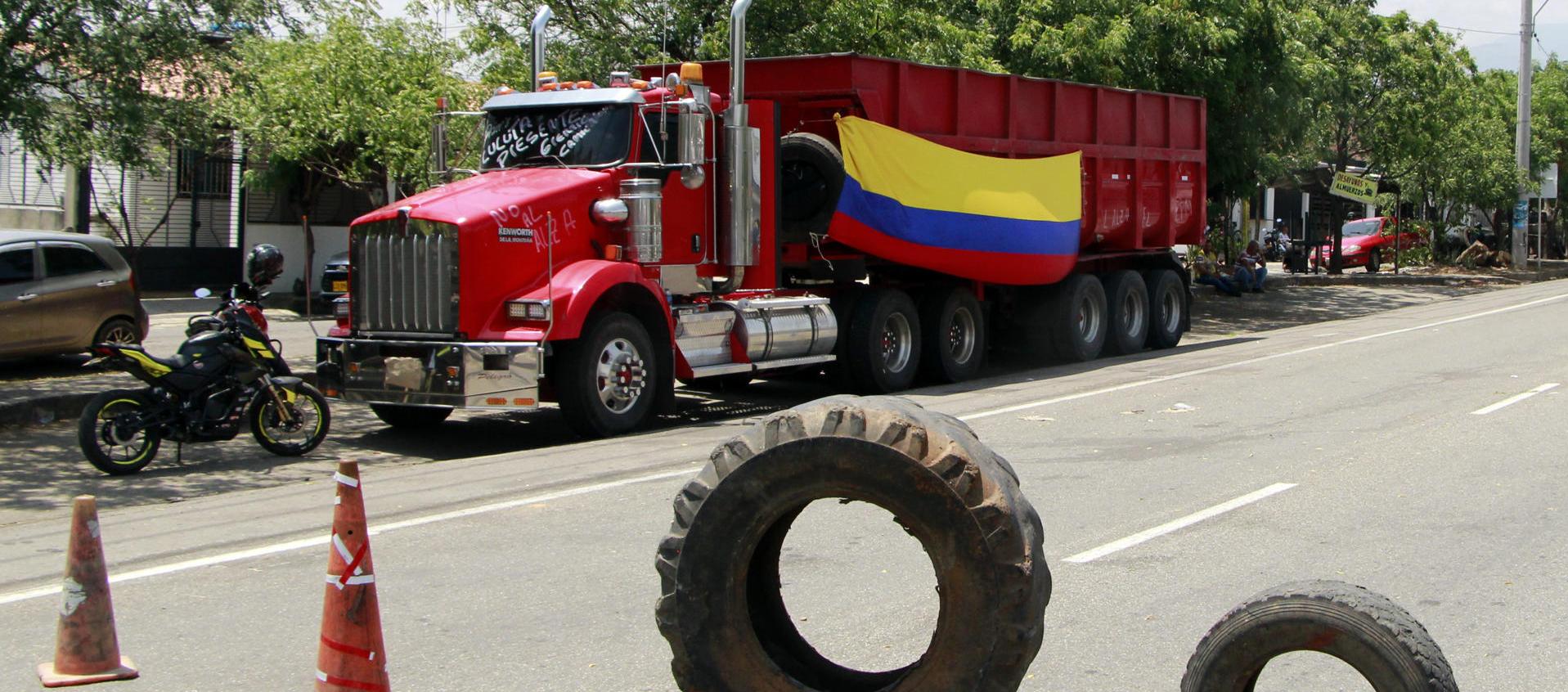 Vía bloqueada por el paro camionero.