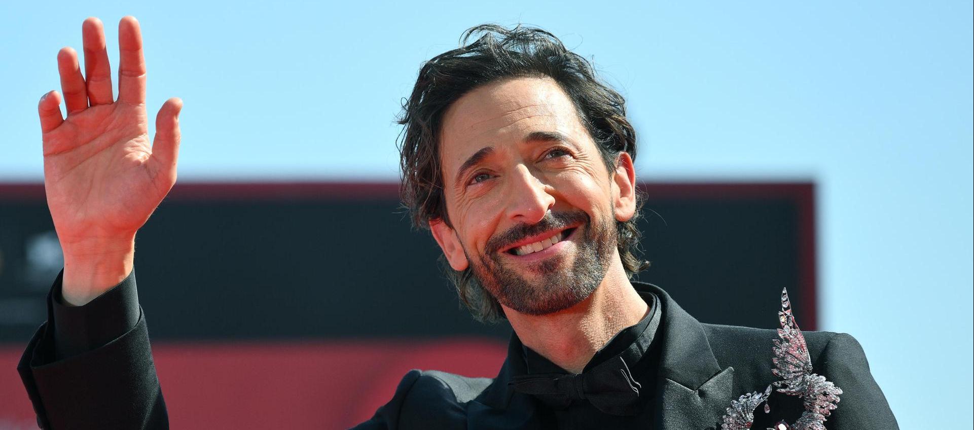El actor estadounidense Adrien Brody llega al estreno de 'The Brutalist'