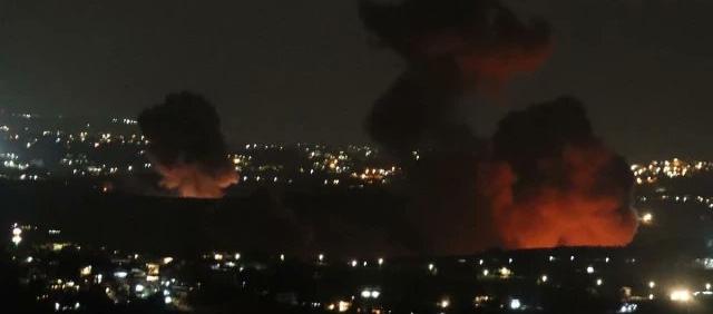 El humo se eleva desde el lugar del ataque. 
