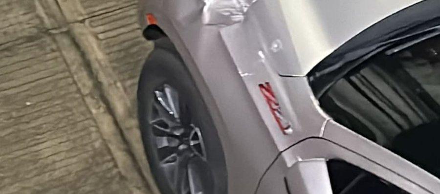 La camioneta de Carlos Bacca tras ser impactada por la valla de seguridad.