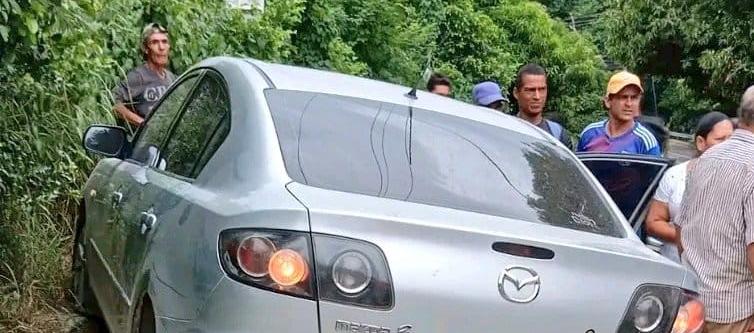 La víctima conducía un vehículo Mazda de placas KBR-636.