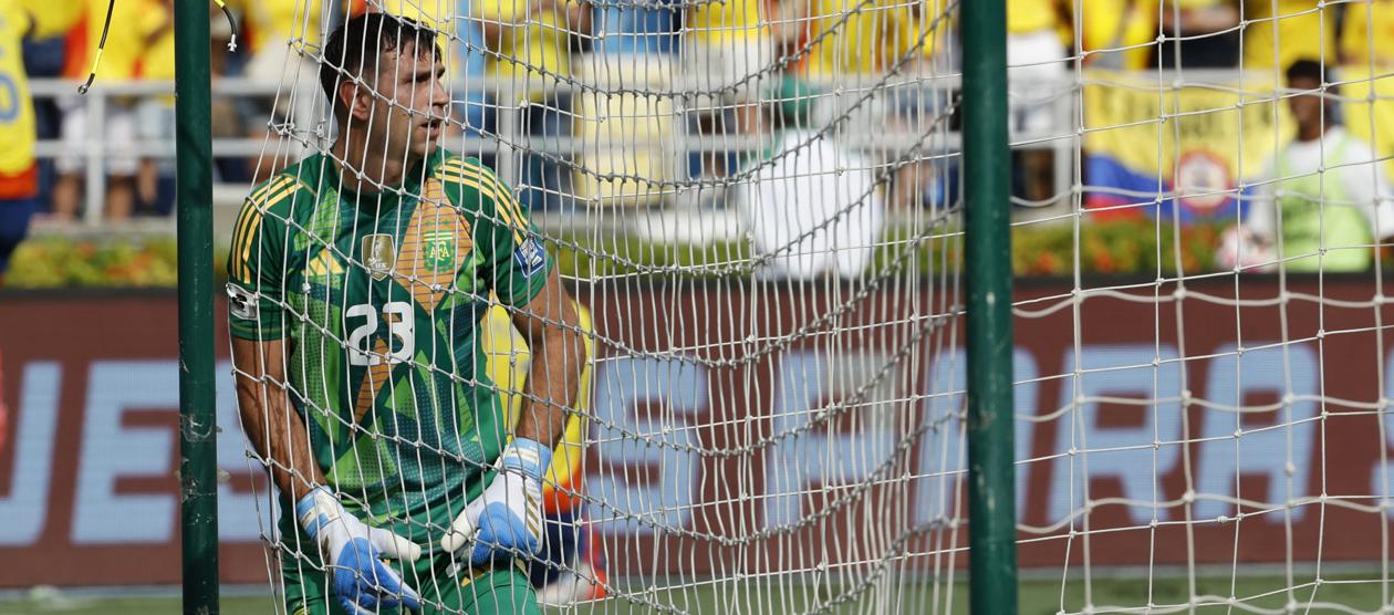Emiliano 'Dibú Martínez, portero de Argentina durante el partido contra Colombia, en Barranquilla. 