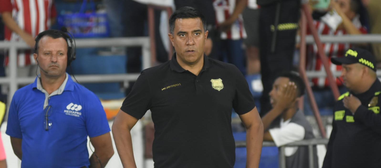César Farías en el Metropolitano como técnico de Águilas Doradas.