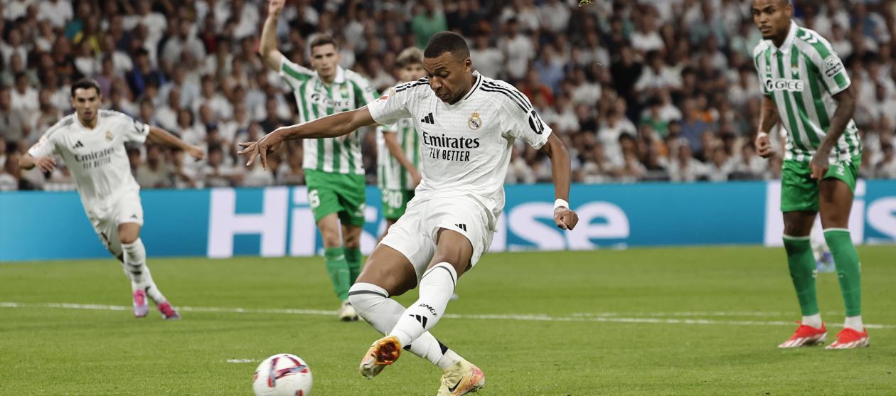 Kylian Mbappé en la acción en la que marcó el primer gol del Real Madrid.