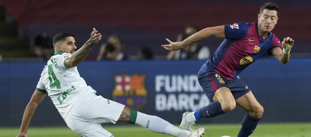 Robert Lewandowski marcó el gol del triunfo del Barcelona. 