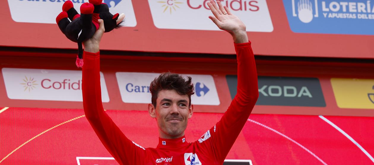 El australiano Ben O'Connor termina la segunda semana como líder de la Vuelta a España.