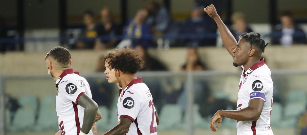 El colombiano Duván Zapata (91) celebra tras marcar el segundo gol del Torino. 