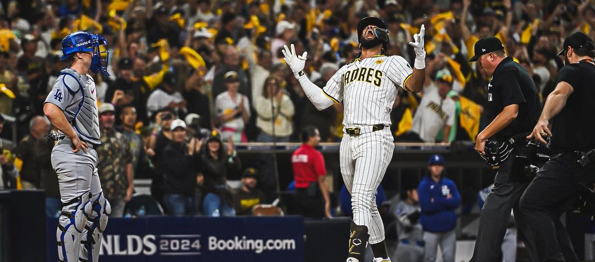 El dominicano Fernando Tatis Jr. llega al plato tras batear un jonrón de dos carreras en el segundo inning. 