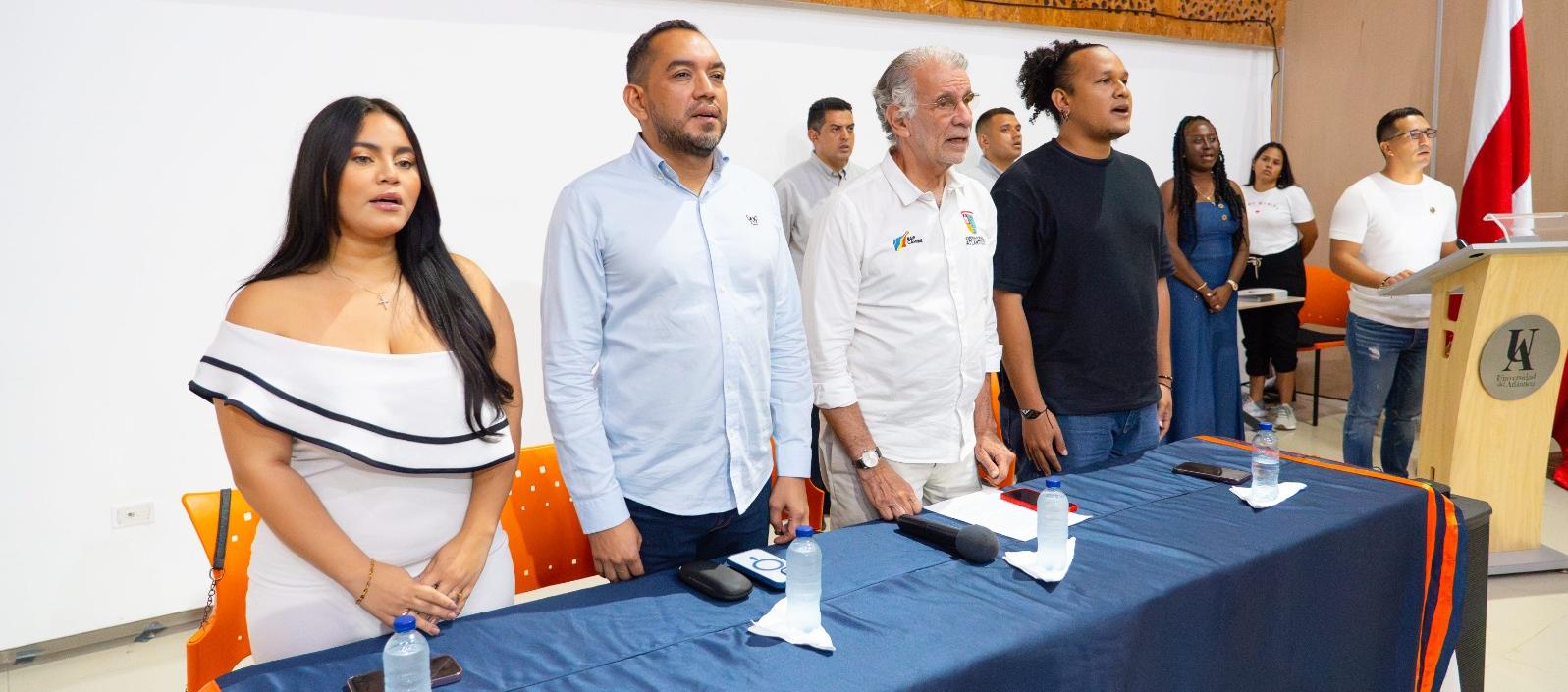 Angie Ruiz, representante actual ante el Consejo Académico; rector Danilo Hernández; el gobernador Eduardo Verano; y Junior Villarreal, representante actual ante el Consejo Superior.