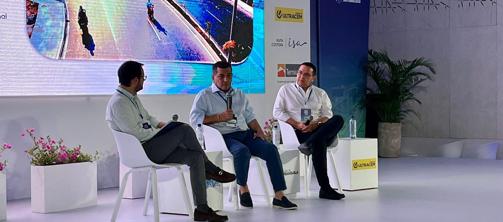 El Alcalde de Cartagena, Dumek Turbay en el XV Encuentro Regional de Infraestructura.