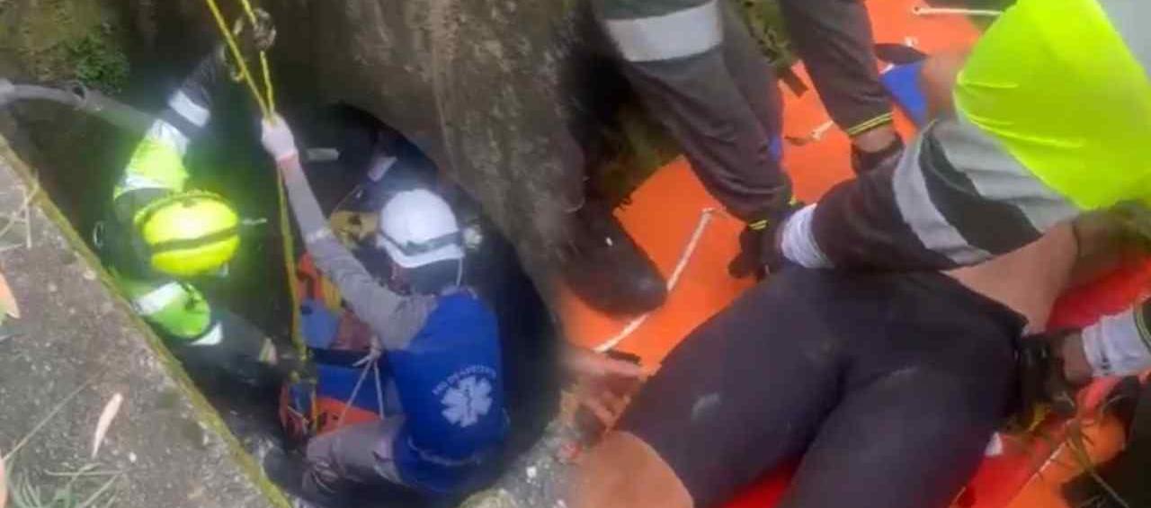 'Barrabás' Gómez al ser rescatado. 