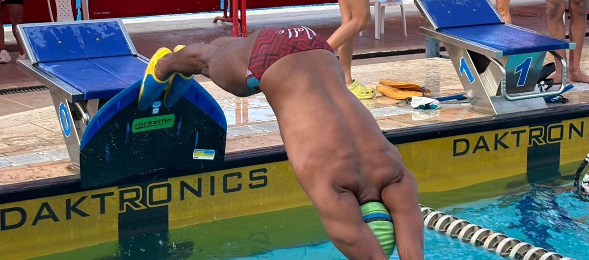 Participantes en el complejo acuático Eduardo Movilla.