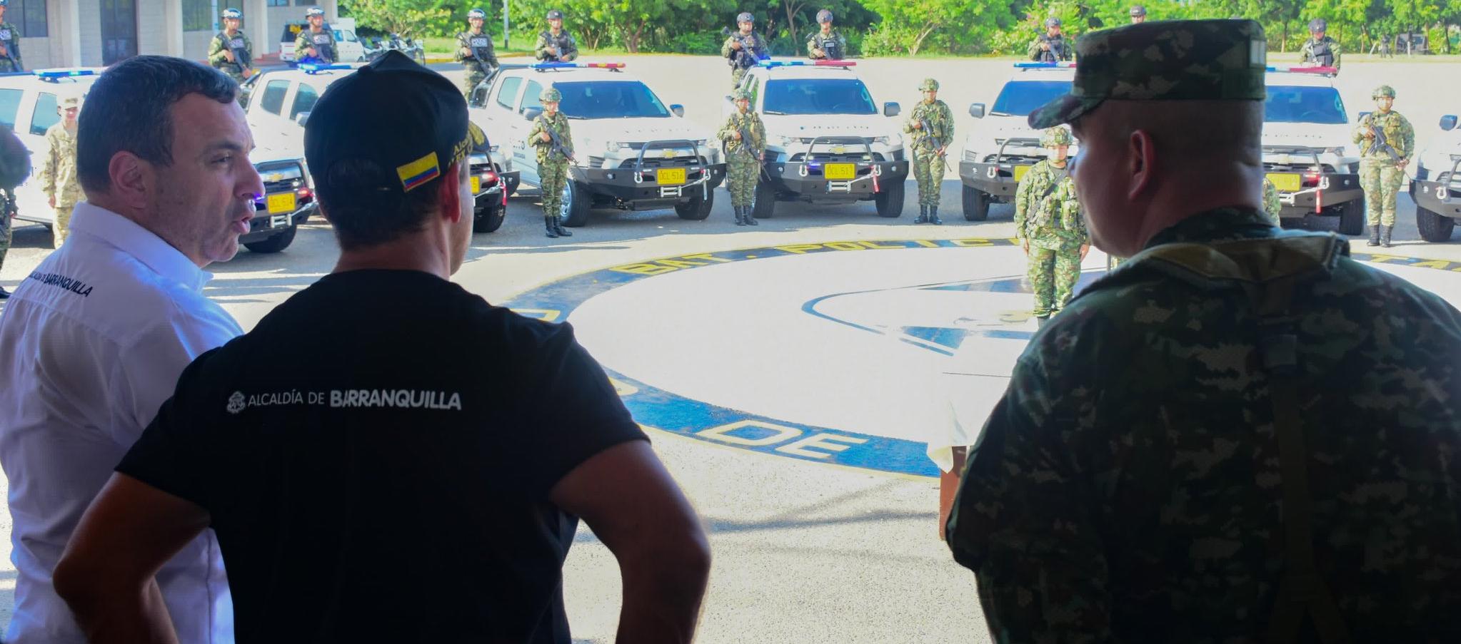 Entrega de las camionetas al Ejército.