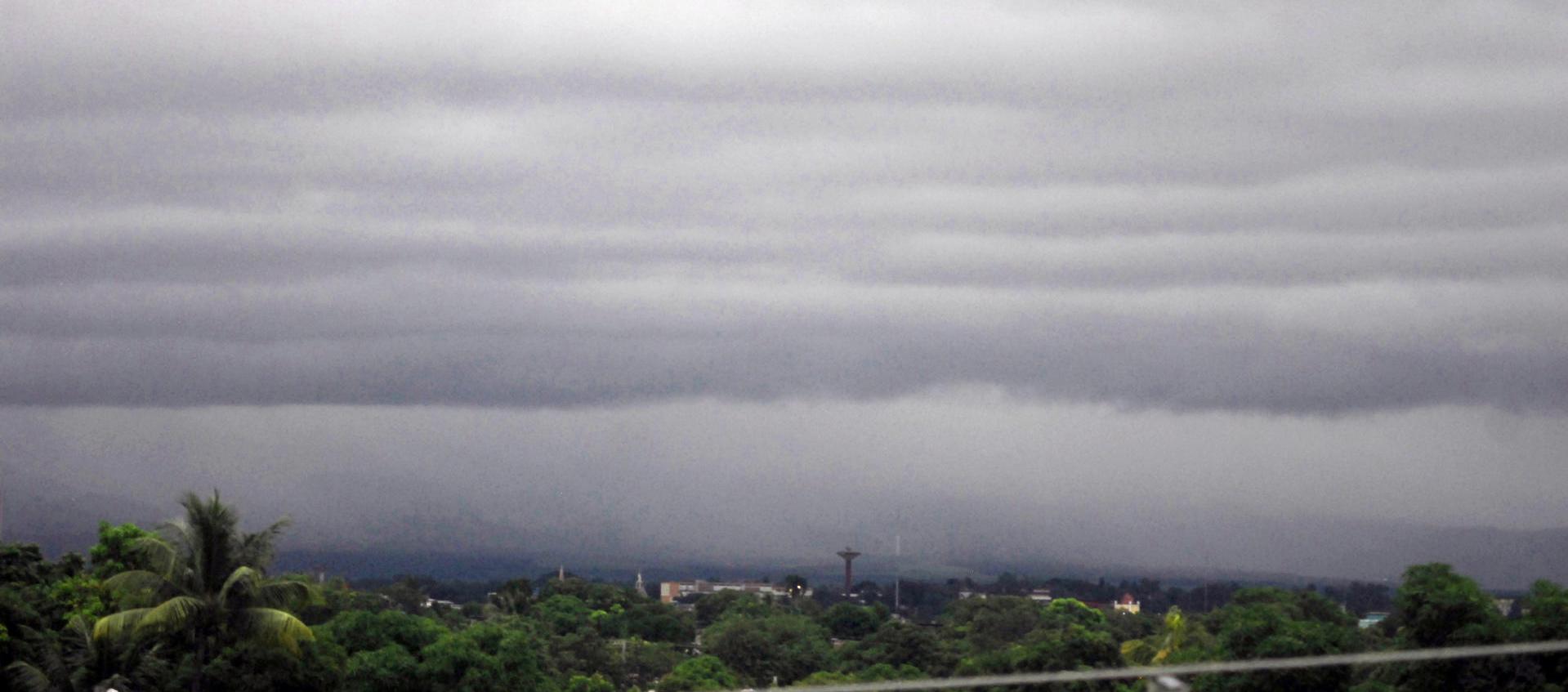 Cielo en La Habana tras la llegada del huracán. 