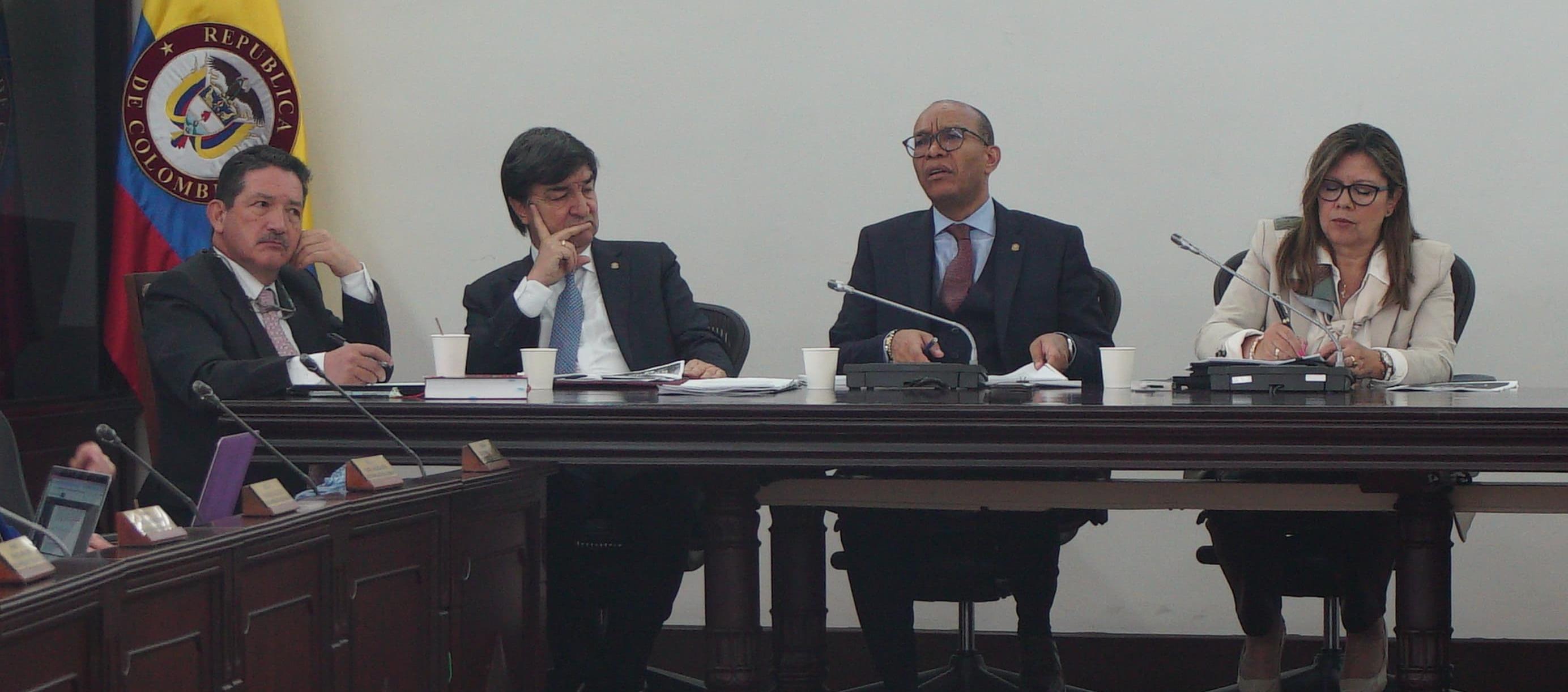 El presidente de la Corte Suprema, Gerson Chaverra, y el Fiscal General, Luz Adriana Camargo.