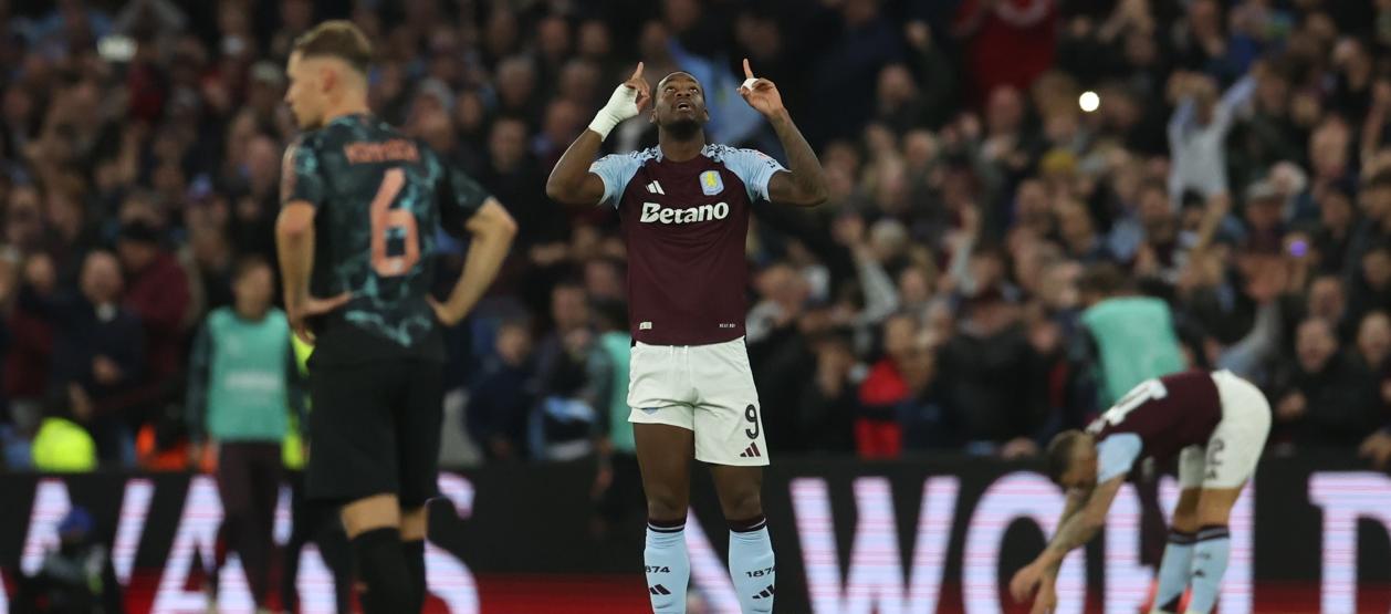 Jhon Durán celebrando su gol al Bayern.