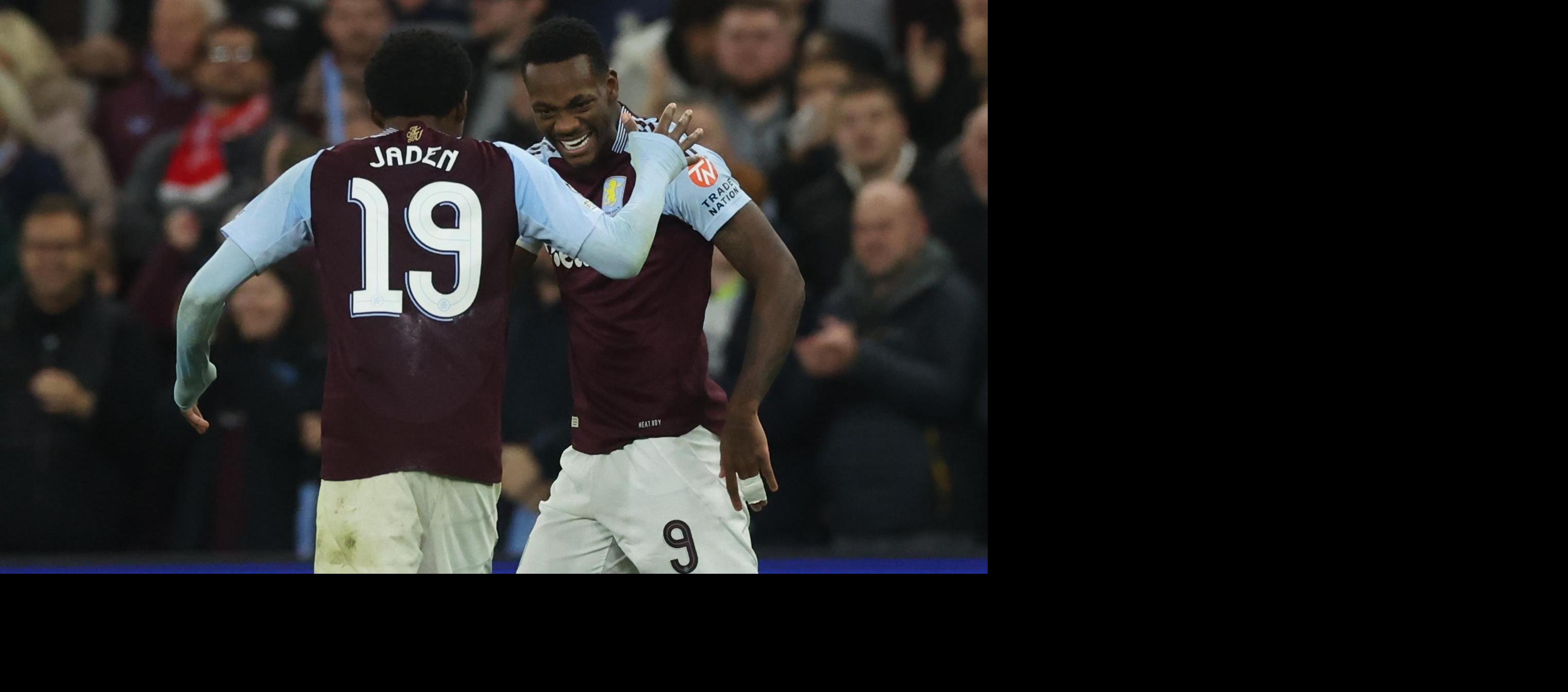 Jhon Durán celebrando su gol ante Bayern Múnich.