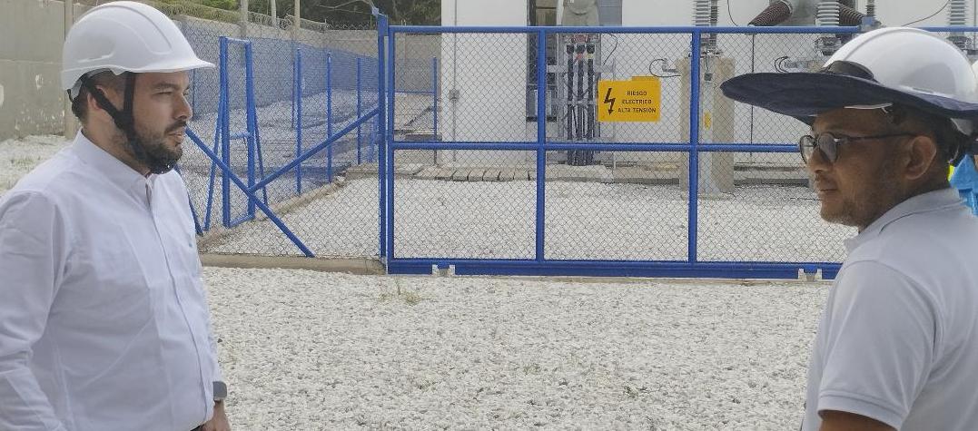 Edwin Palma visitando la subestación Oasis.