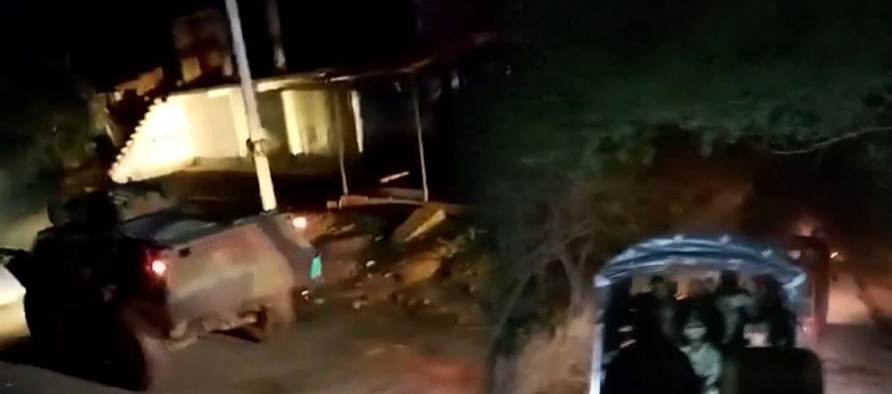 Vehículos blindados de las Fuerzas Militares en este corregimiento.