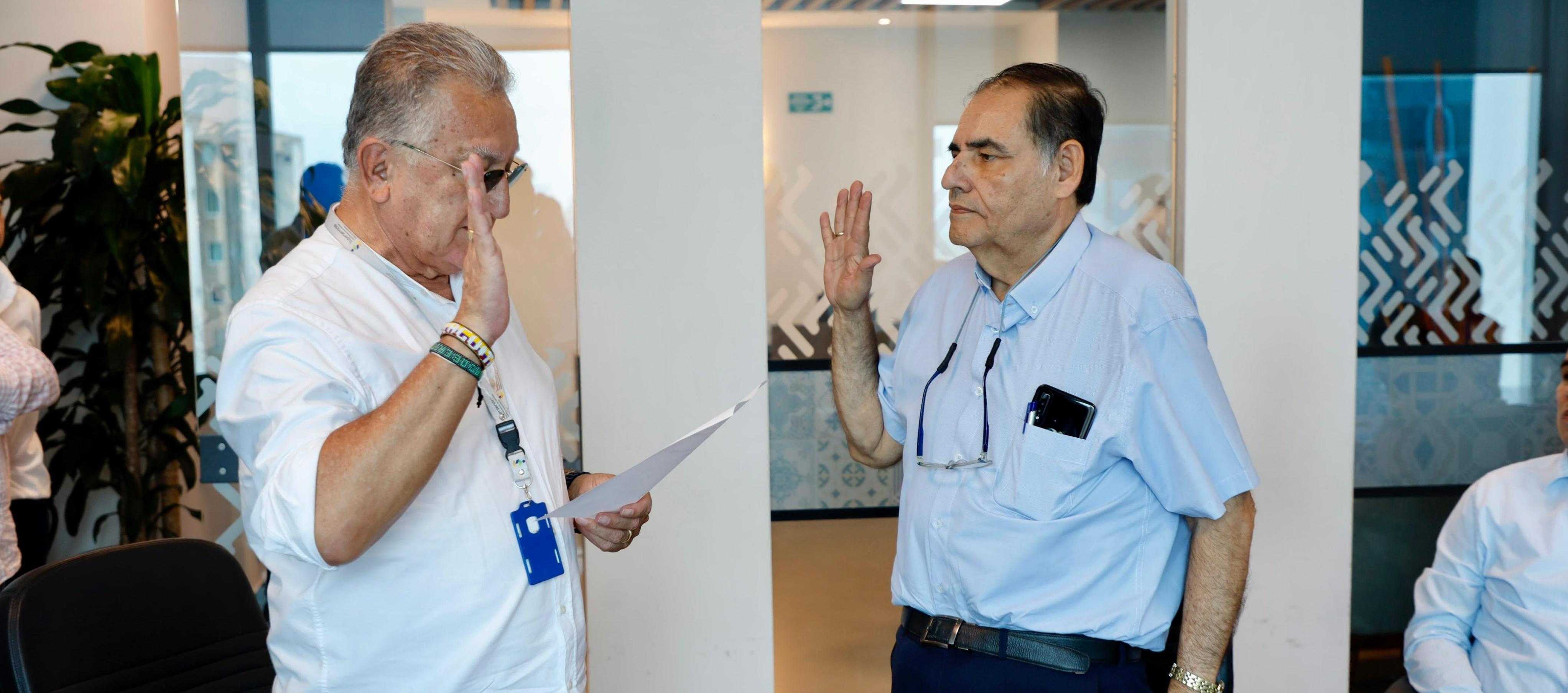 El Superintendente Dagoberto Quiroga y el agente interventor Carlos Diago.