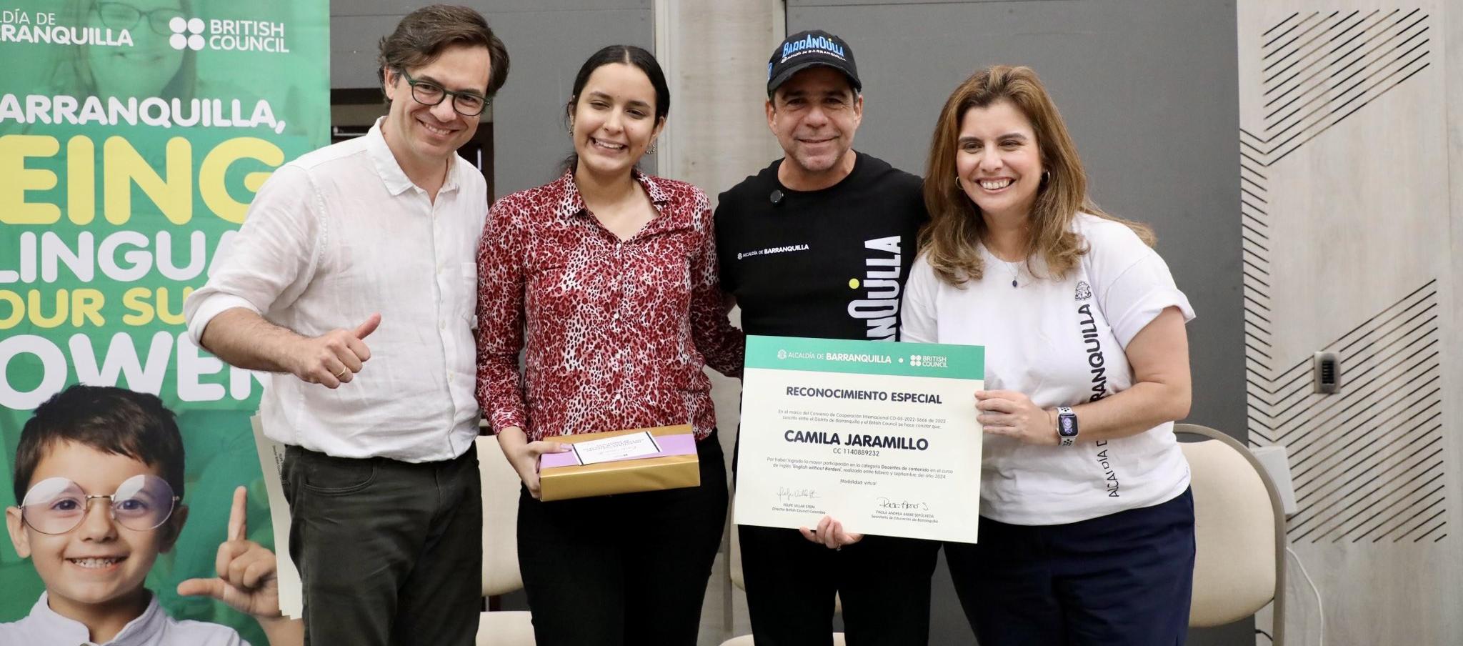 El Alcalde Alejandro Char y su Secretaria de Educación Paola Amar en la graduación de docentes.