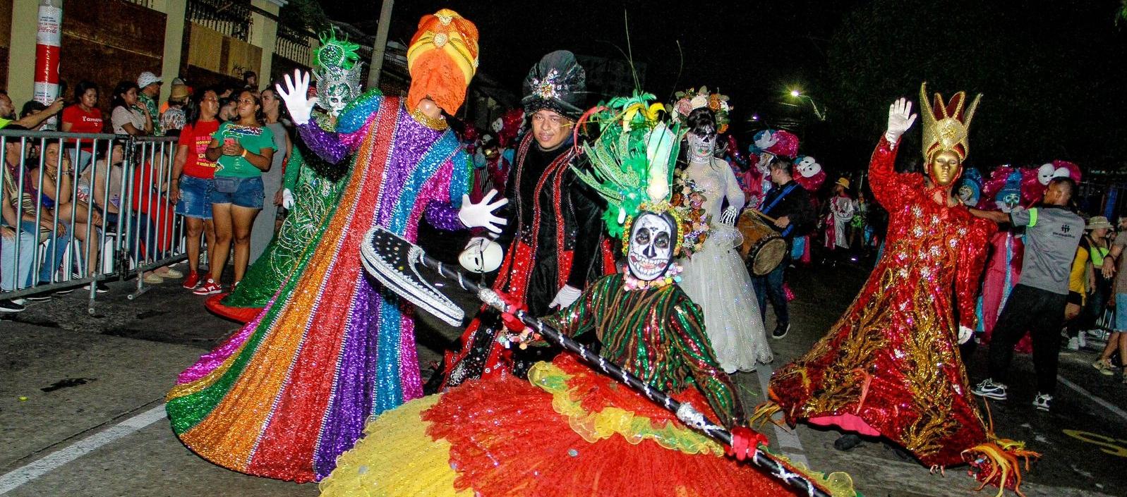 Desfile de la Guacherna Gay.