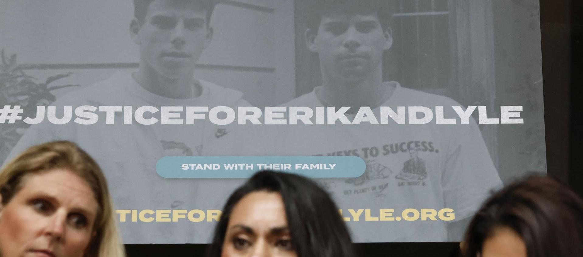 Familiares y amigos de Erik y Lyle Menéndez piden por la libertad de los hermanos.