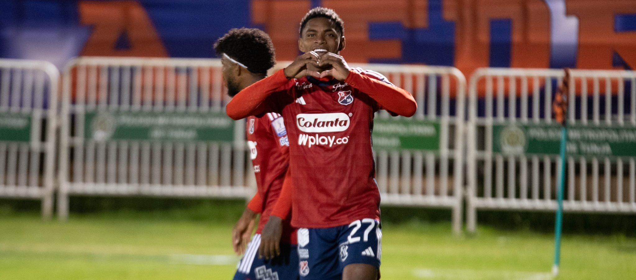 Brayan León celebra uno de los goles del Medellín al Chicó el pasado martes en Tunja.