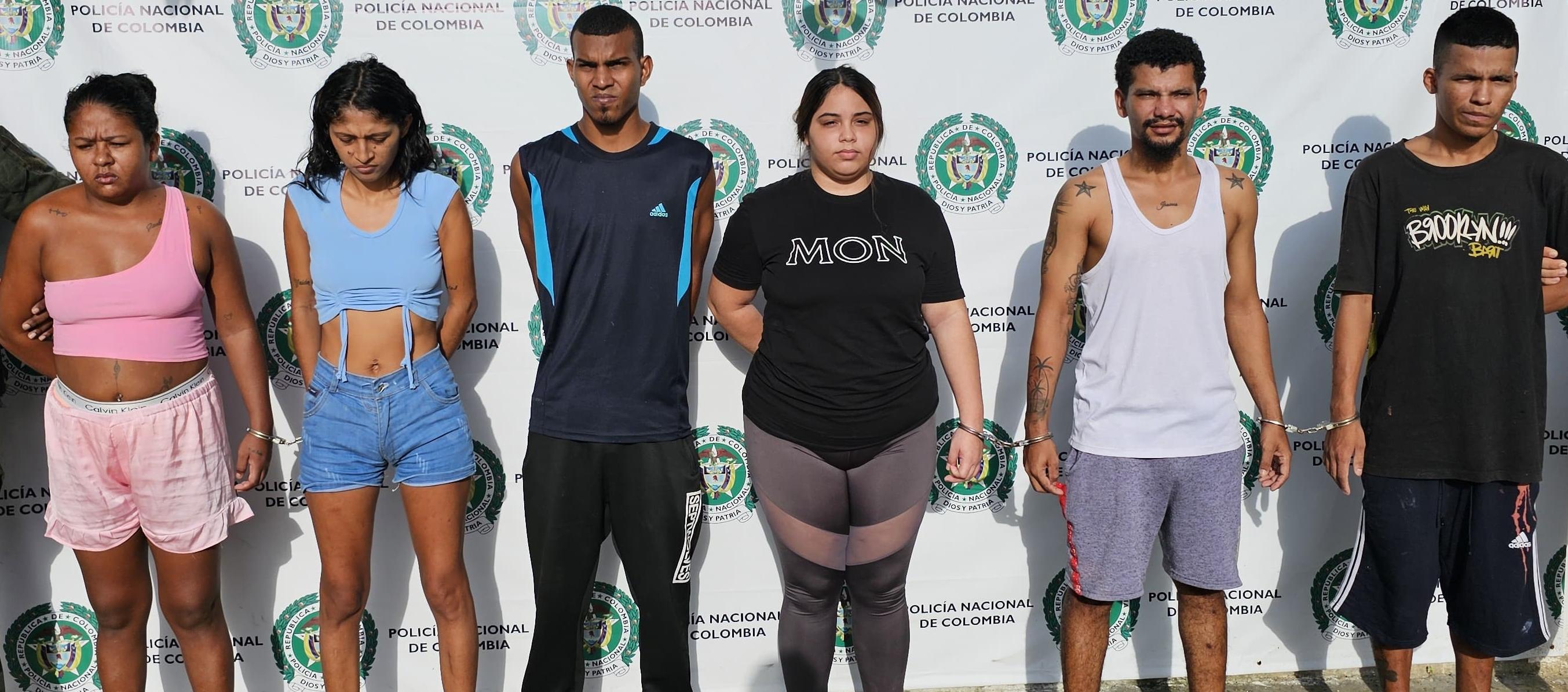 Los seis capturados por el Gaula de la Policía. 