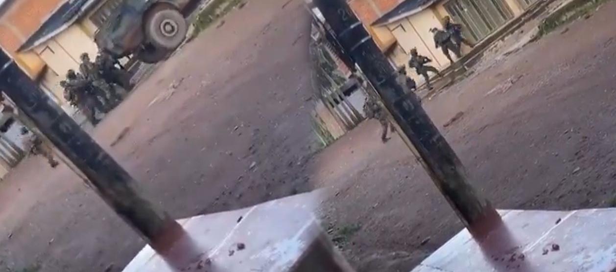 Integrantes de las Fuerzas Militares en El Plateado.