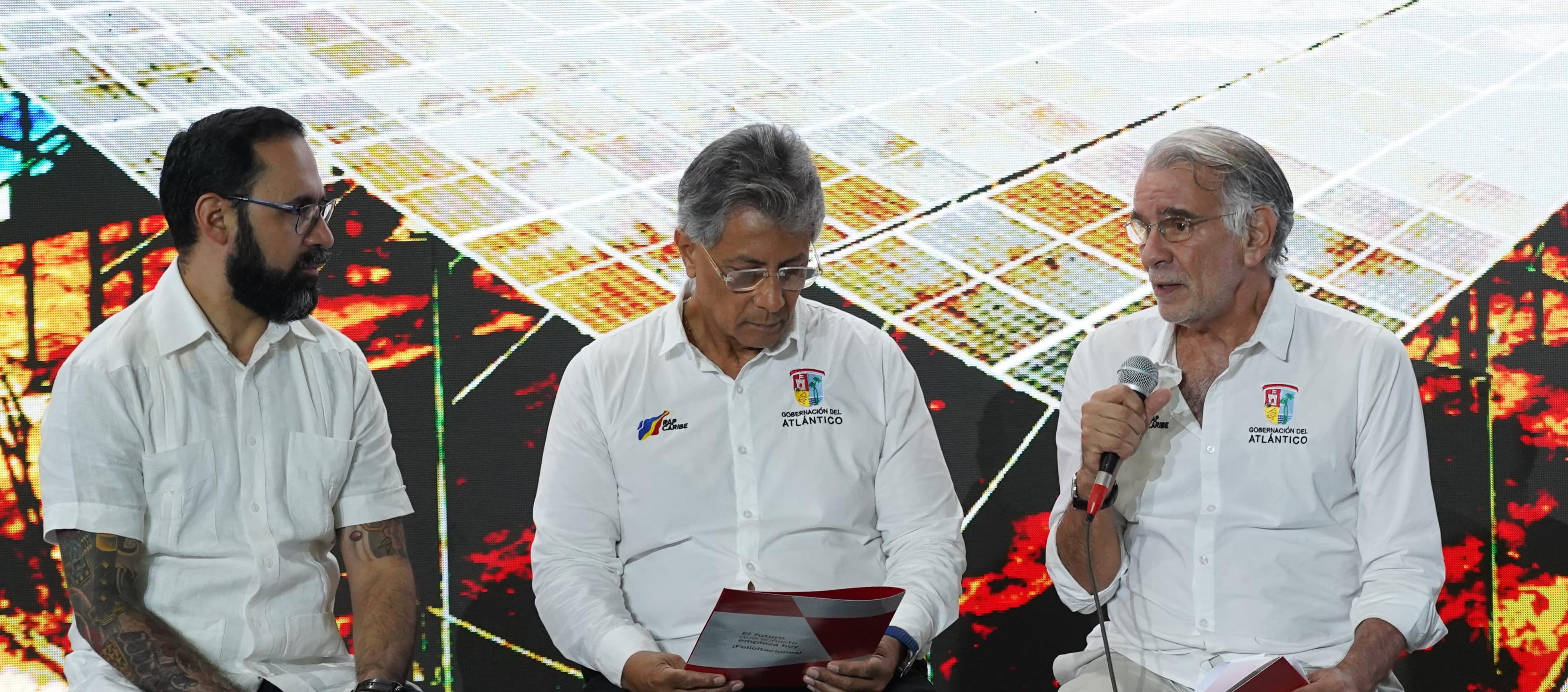 Ministro de Minas Andrés Camacho, Humberto Mendieta y el Gobernador Eduardo Verano.