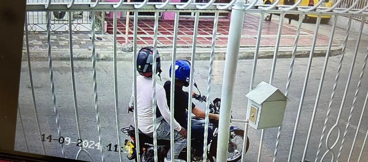 Momento en que los ladrones se dieron a la huida. 