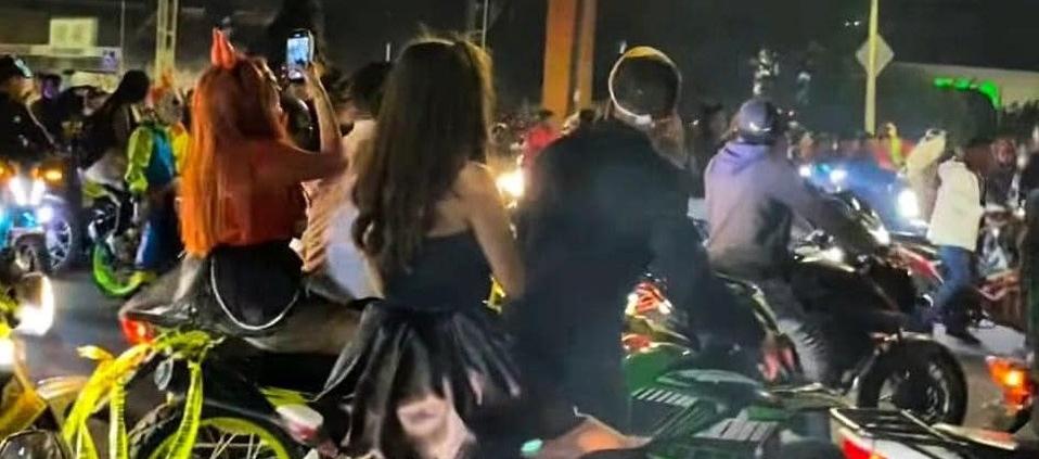 Motociclistas participando en la caravana de Halloween en años anteriores. 