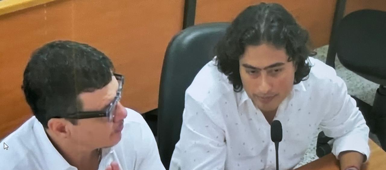 Abogado Diego Henao y Nicolás Petro, hoy en audiencia.