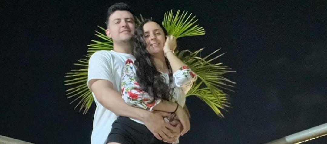 Santiago López Urrea y Yuleisy López Pérez disfrutando en Santa Marta días antes de la desaparición del hombre.