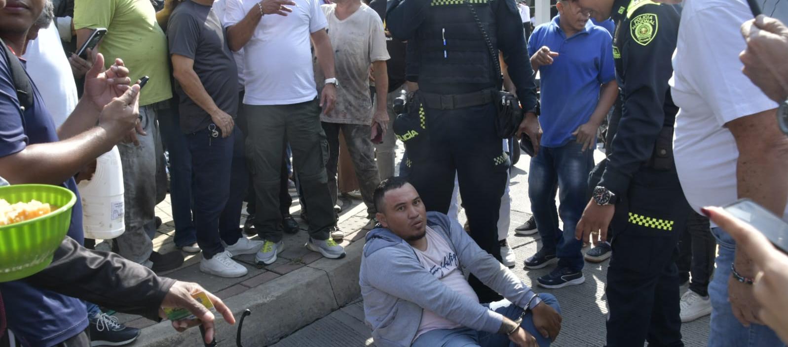 Uno de los delincuentes arrestados. 