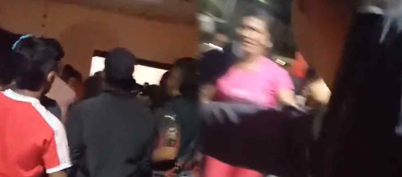 Afueras del establecimiento donde sucedió la masacre.