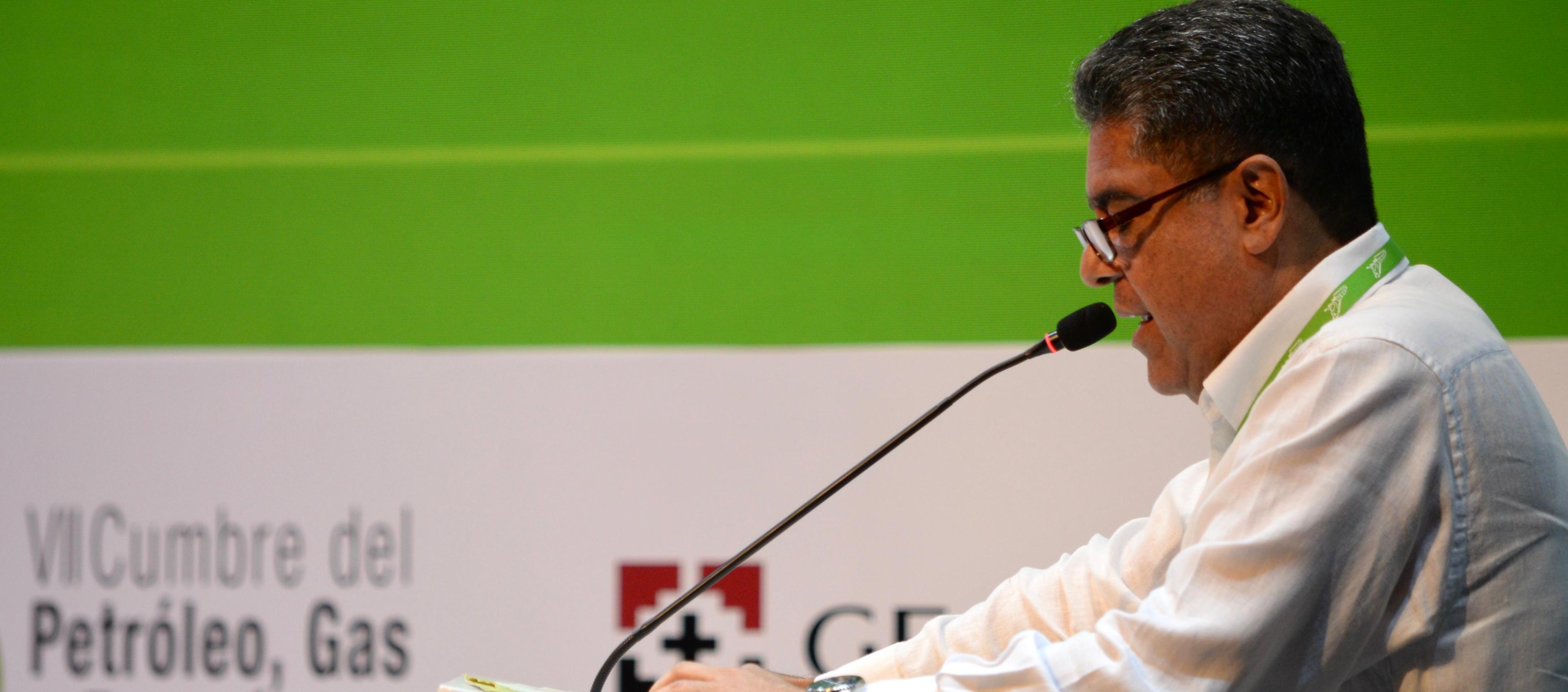 Carlos Hernán Rodríguez Becerra en Cumbre de Petróleo, Gas y Energía, en Cartagena.