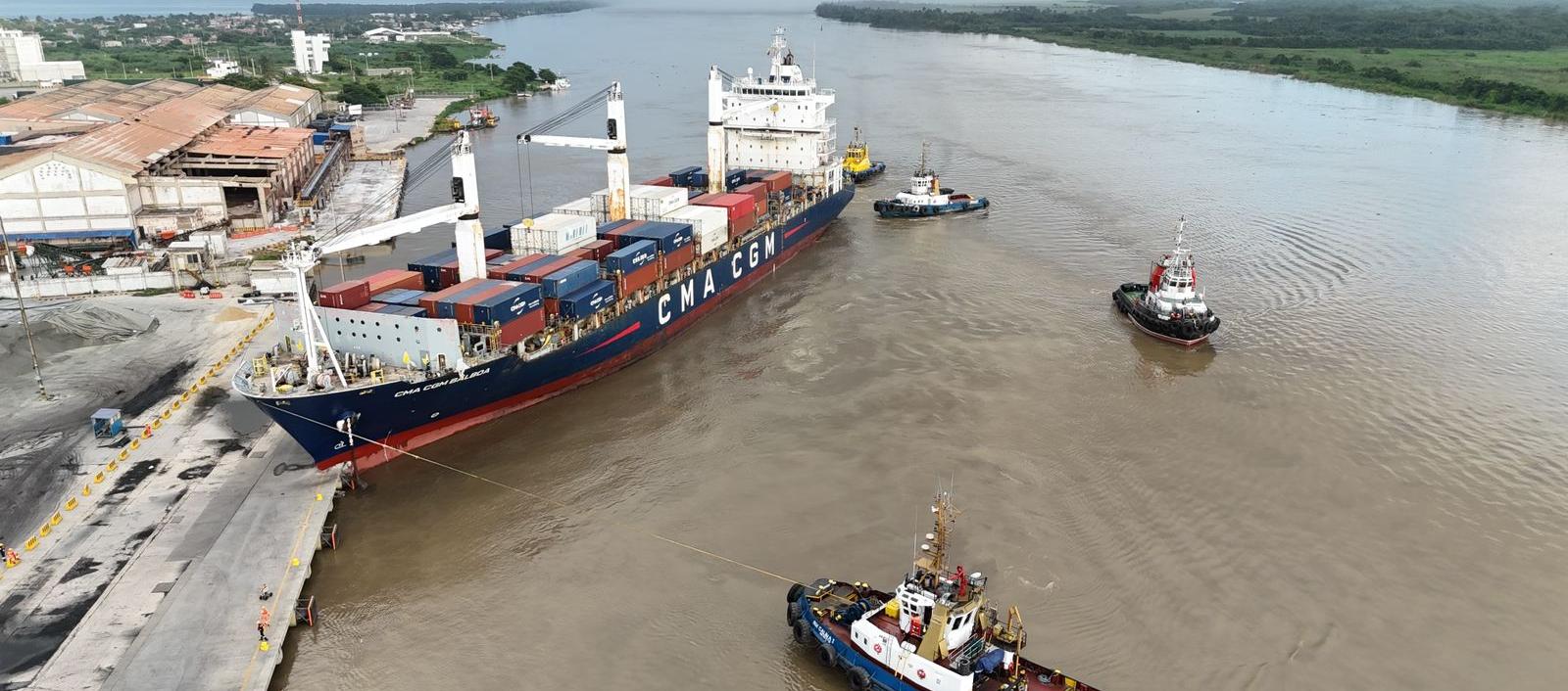 Buque colisionó en Puerto de Barranquilla.