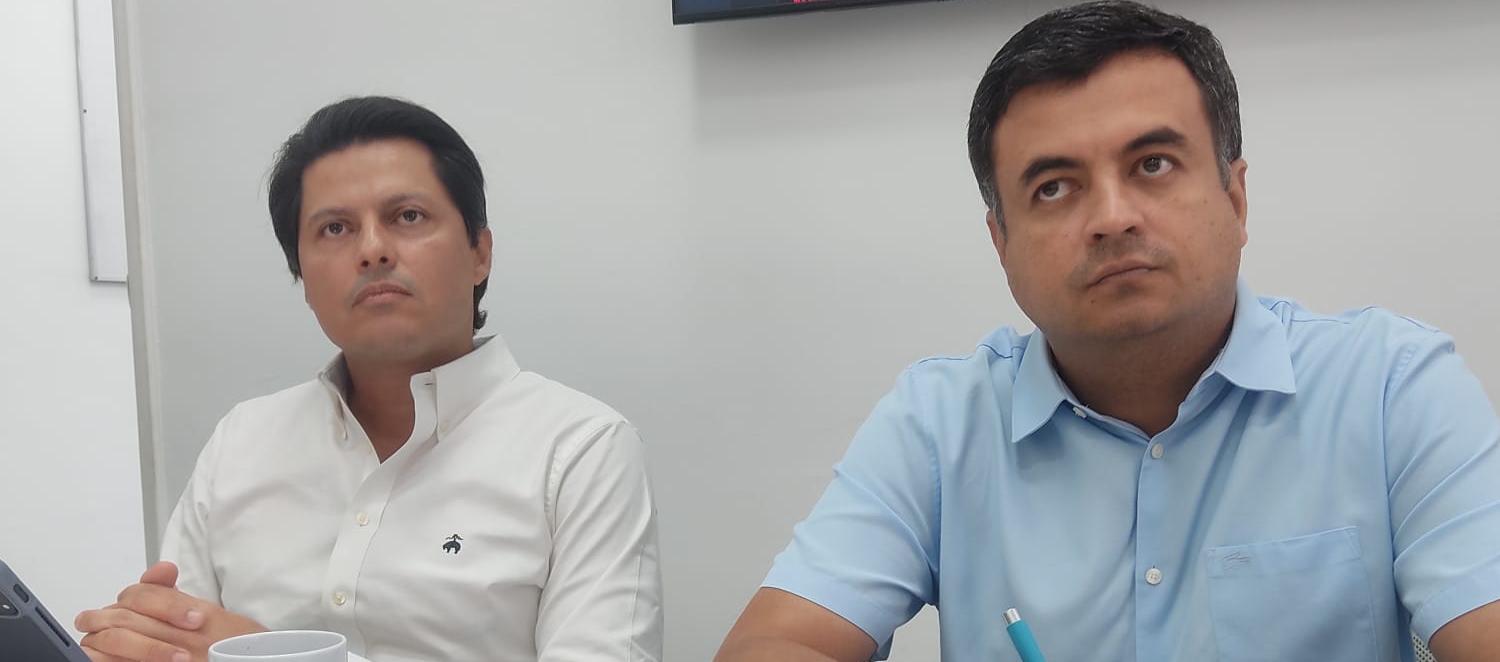 Miguel Alzate, personero de Barranquilla, y Edwar Orozco, personero de Santa Marta, este jueves en rueda de prensa en la Personería de la capital del Atlántico.