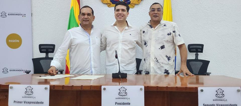 Santiago Arias (primer vicepresidente), Andrés Ortiz (presidente) y Antonio Bohórquez (segundo vicepresidente), mesa directiva del Concejo de Barranquilla para 2025.