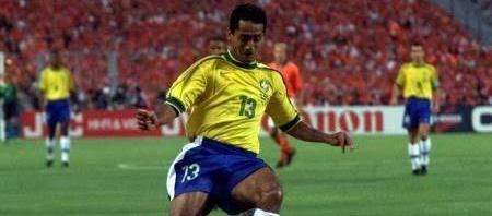 Zé Carlos en la semifinal del Mundial 1998 ante Holanda.