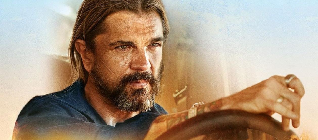 Juanes da vida a Moisés, el mayor de tres hermanos.