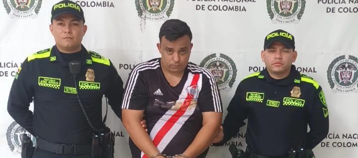 Señalado de agredir con arma blanca a su pareja. 
