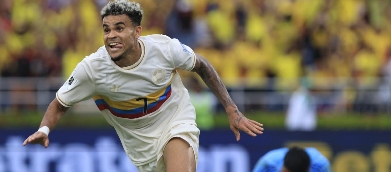 Luis Díaz inicia el festejo tras marcar el segundo gol de Colombia.