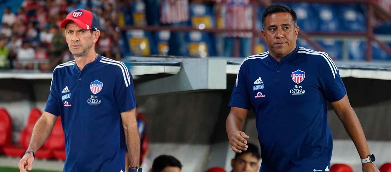 El extécnico del Junior, Arturo Reyes, y su sucesor, César Farías.