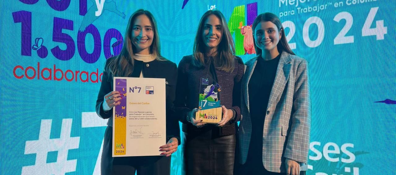 Gases del Caribe recibiendo el reconocimiento.