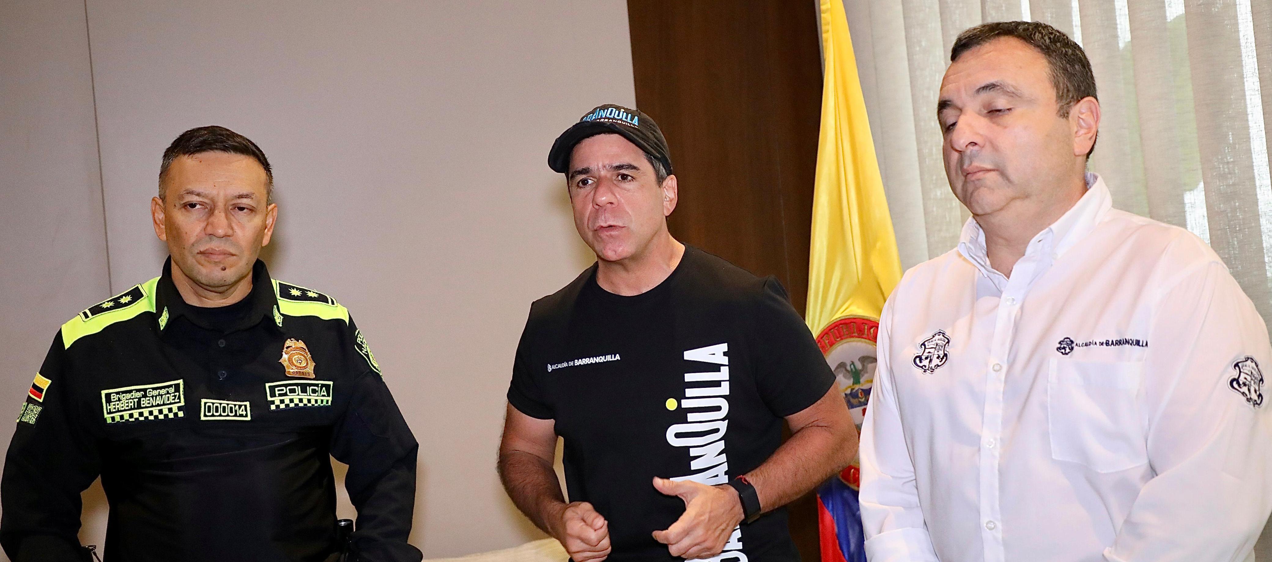 Alcalde de Barranquilla, Alejandro Char, junto al comandante de la Policía Metropolitana, general Herbert Benavidez. 