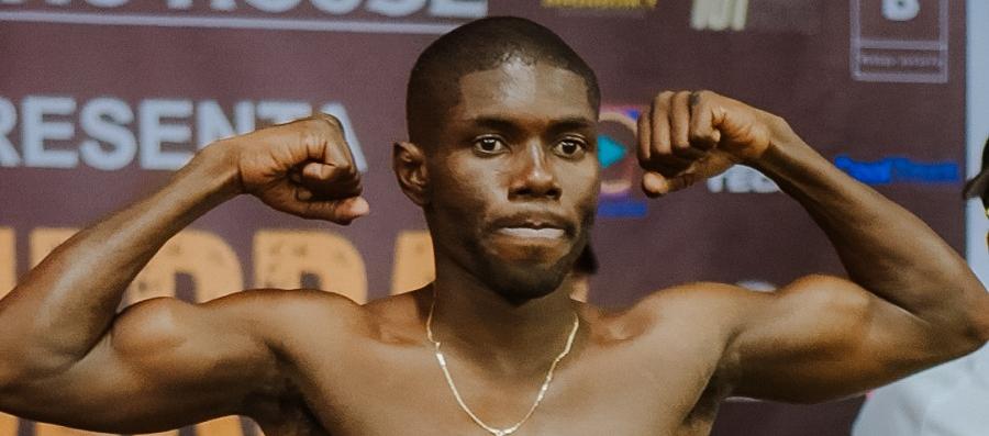 Yuberjen Martínez buscará su cuarta victoria como profesional contra Dandy Burgos. 