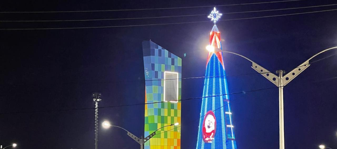 Imágenes del Árbol en la navidad de 2023. 